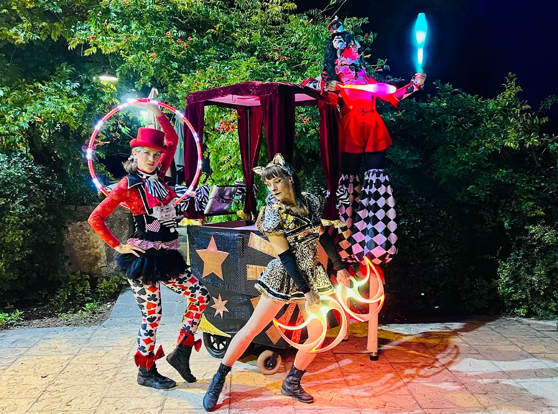 Déambulation nocturne, jonglerie LED et ambiance festive