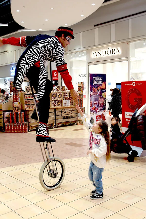 interaction public - cirque - enfant - Nîmes