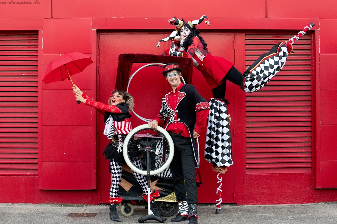 Animation de cirque en déambulation, un spectacle vivant