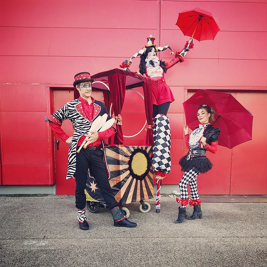 animation artistique Toulouse événement privé - entreprise - échassier jonglerie