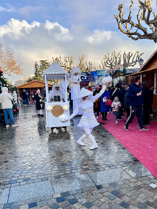 déambulation onirique inspirée du Japon - échassiers lumineux et parade LED