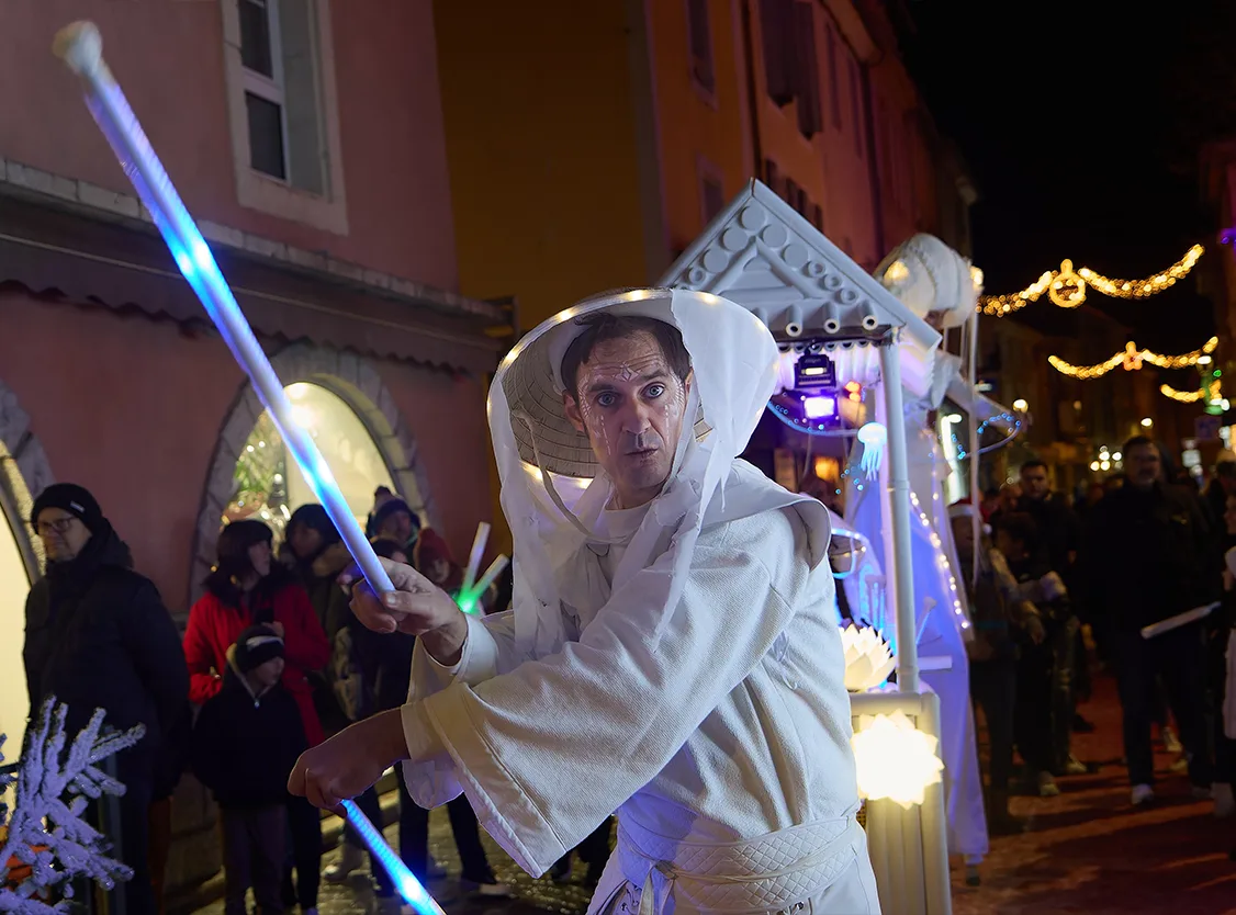 jonglerie LED et spectacle de rue - déambulation lumineuse