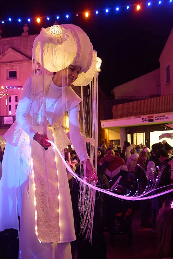 échassiers lumineux et parade LED - carnaval - fête de ville - marché de Noël.