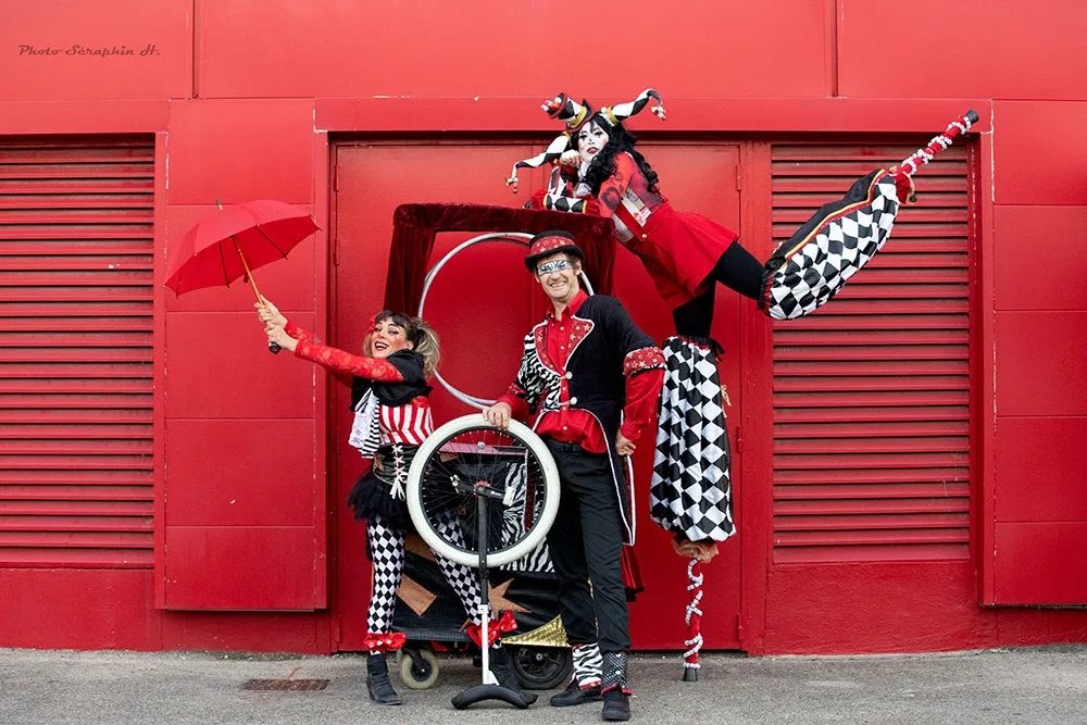 échassier - jongleries - spectacle vivant - spectacle de jour