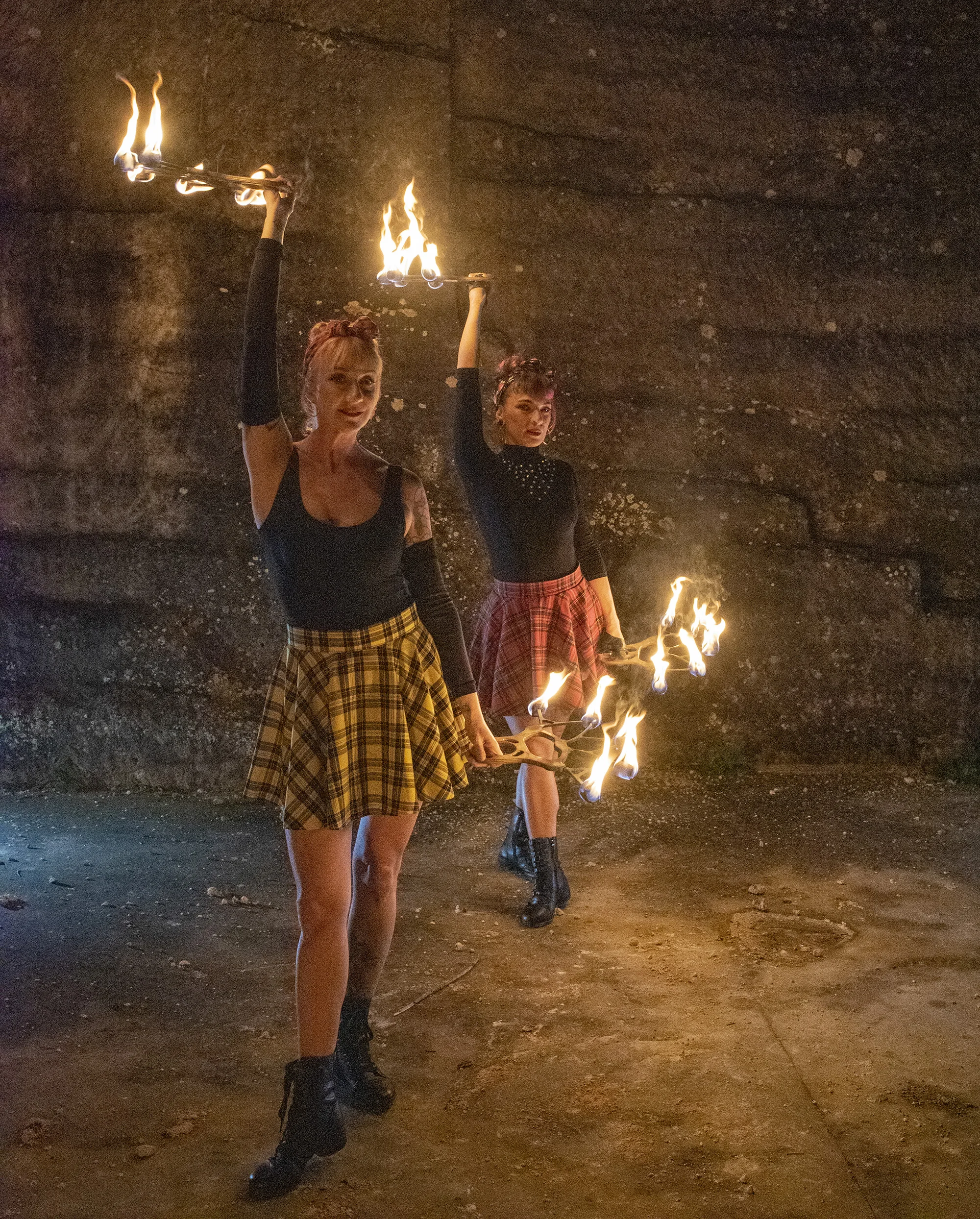 spectacle jongle et eventail de feu -