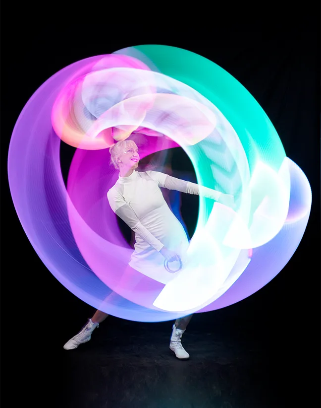 Danseuse LED en solo pour animation événementielle dans le sud.