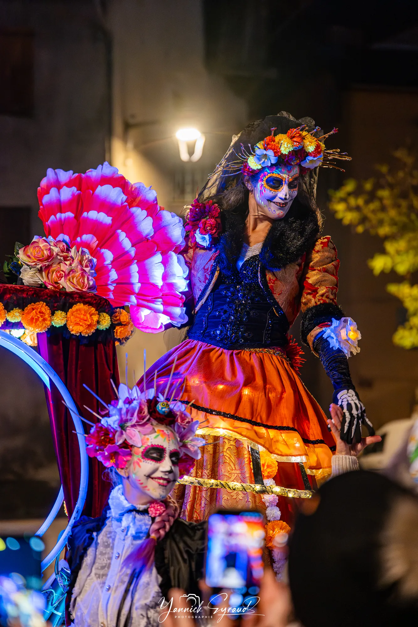 déambulation La Dia de los Muertos échasse spectacle de rue